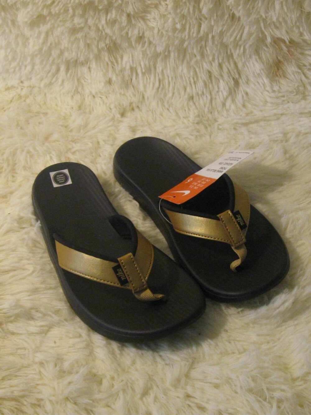 Nike Bella Kai Thong NWT